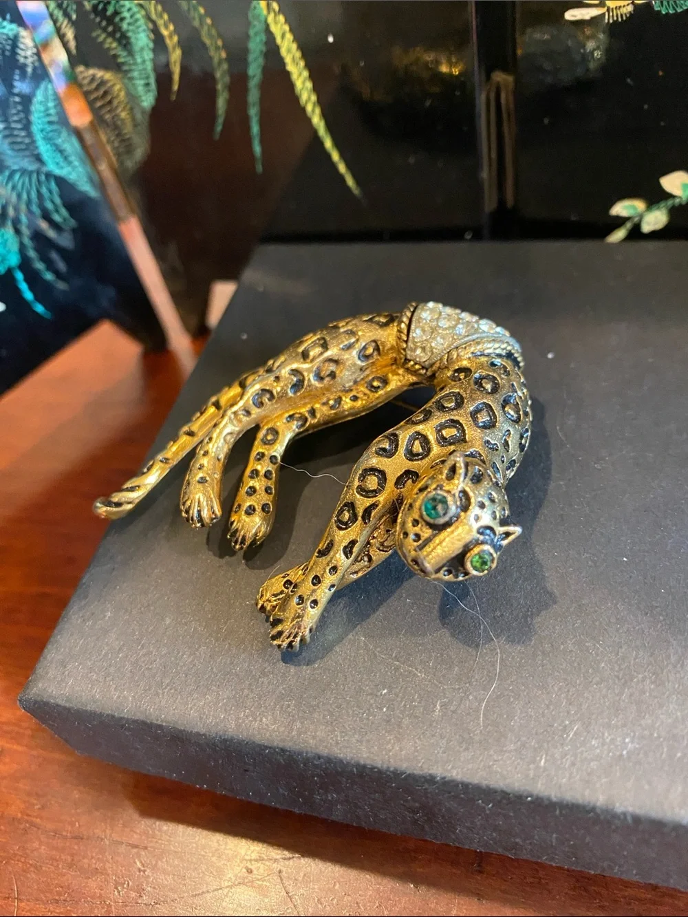 FlorenzA Gold-Tone Leopard Brooch with Green Stone Eyes. Articulated Tail.